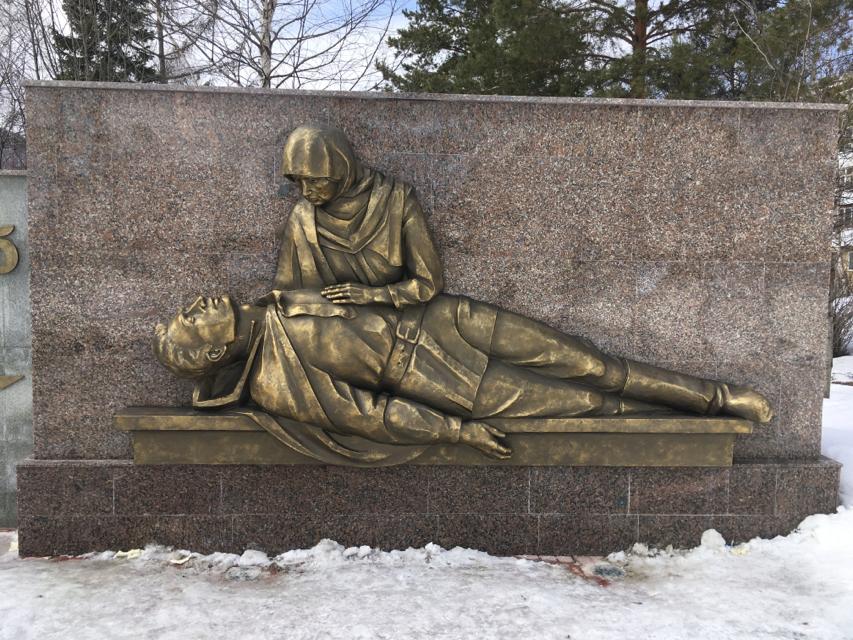 Барельеф Скорбящая Мать в мемориале пашим воинам-землякам г.Аша Челябинская область 